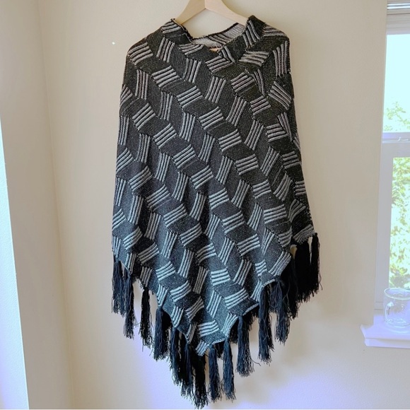 Tickled Pink Black White Patchwork Knit Sweater Poncho Black Fringe One Size - Picture 1 of 6